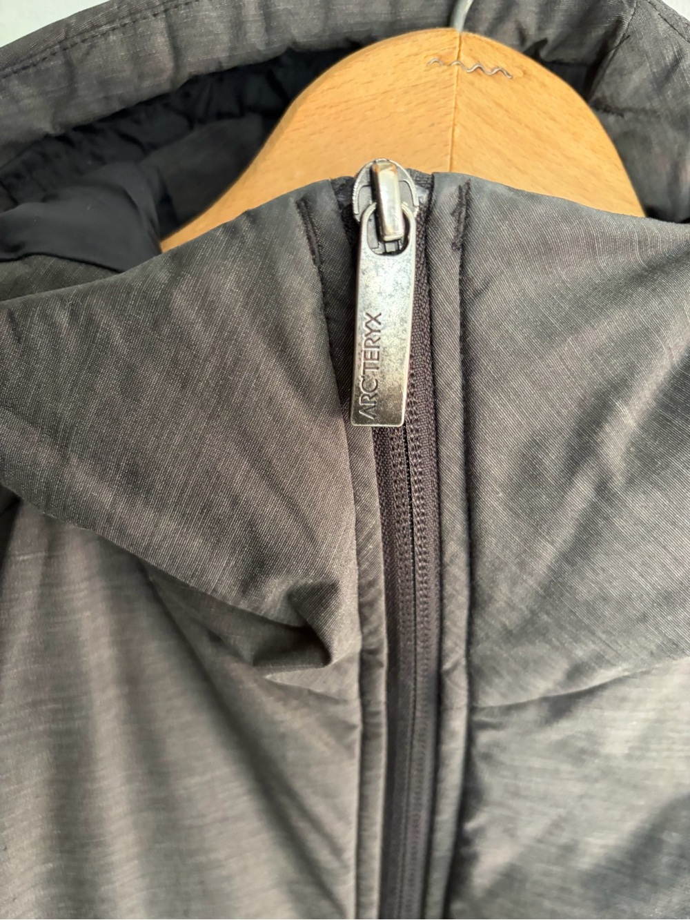 Arc’teryx darra Long Hooded Puffer Coat in Dark gray - Picture 9 of 12